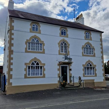 Ty Llew 호텔 Llandysilio 외부 사진