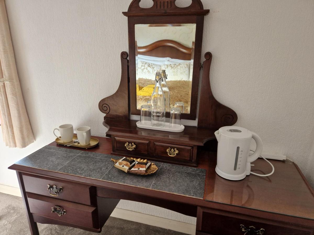 Ty Llew 호텔 Llandysilio 외부 사진