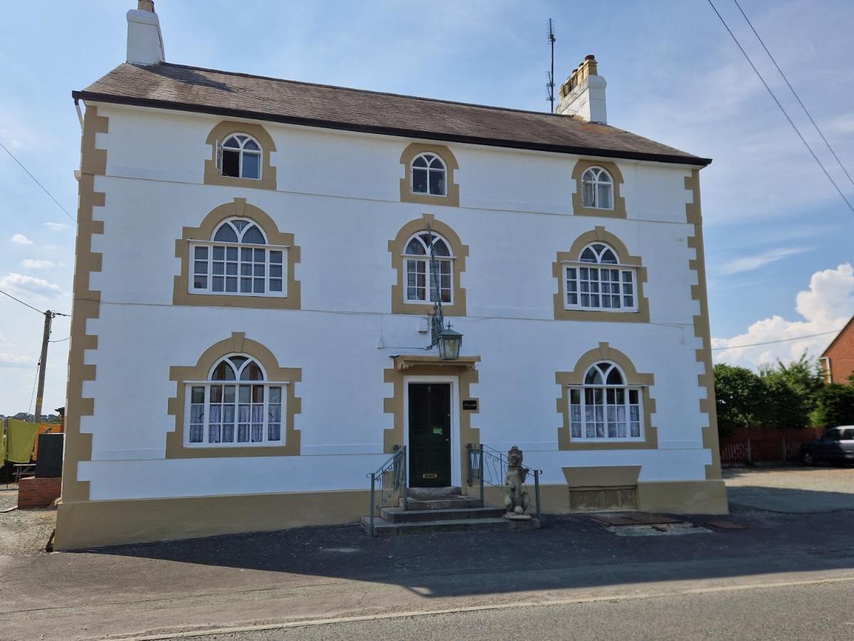 Ty Llew 호텔 Llandysilio 외부 사진
