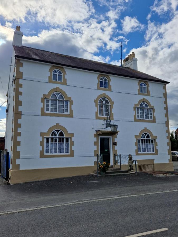 Ty Llew 호텔 Llandysilio 외부 사진