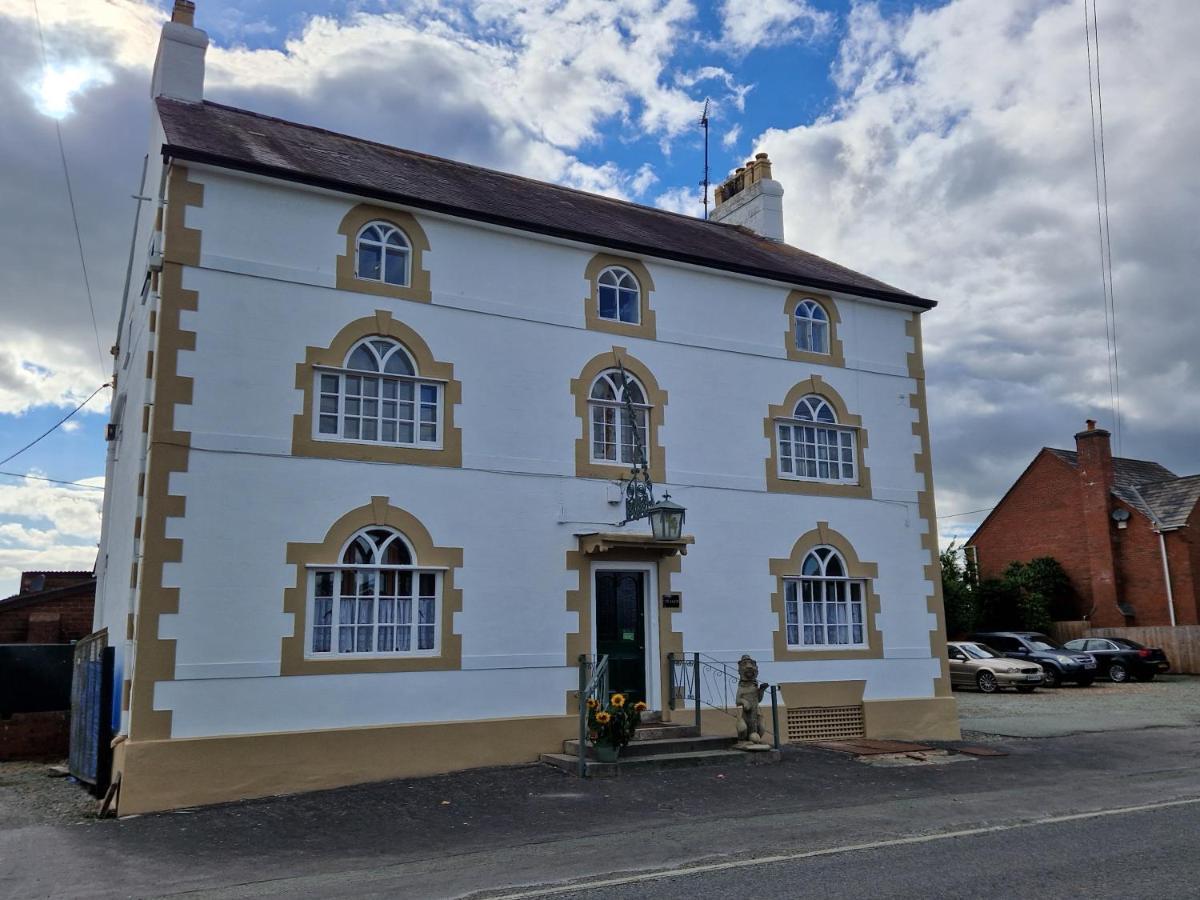 Ty Llew 호텔 Llandysilio 외부 사진